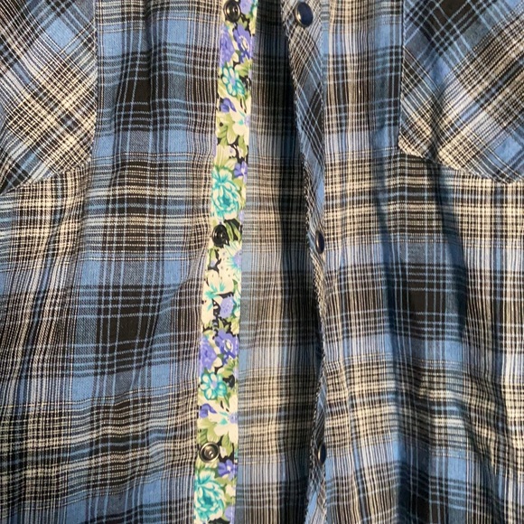 New shirt! Unisex plaid.  Skulls - Picture 3 of 5